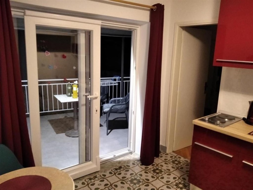 na-prodej-dum-se-3-apartmany-kousek-od-more-tisno-chorvatsko