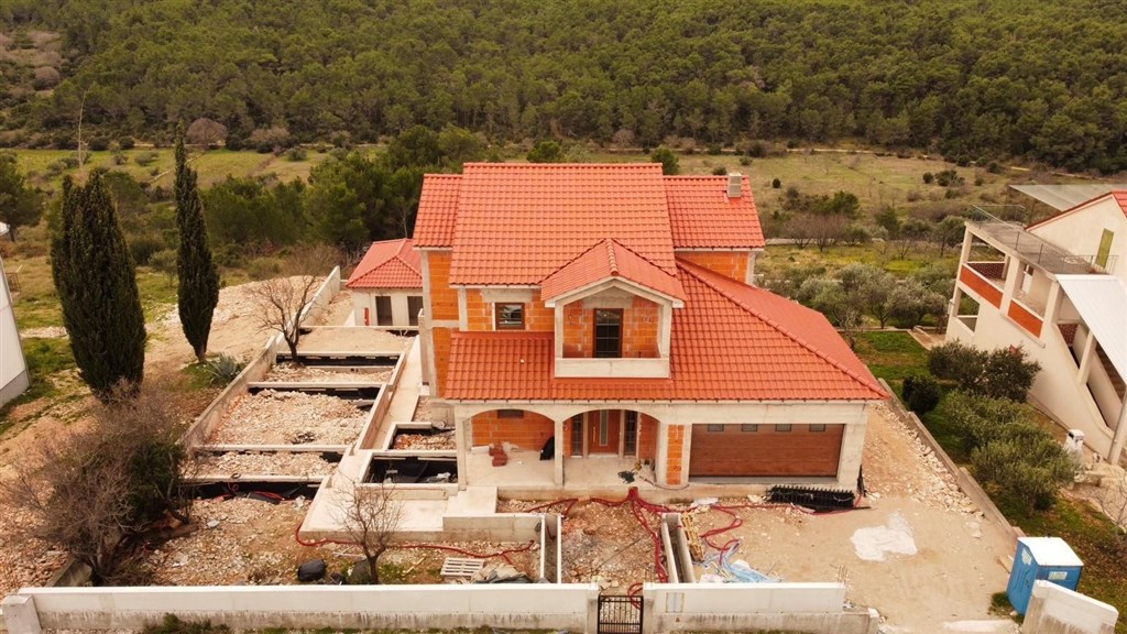 na-prodej-novy-rodinny-dum-s-bazenem-vrpolje-chorvatsko