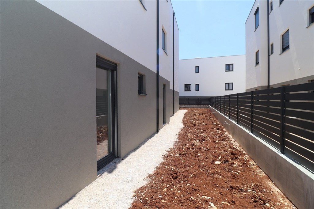 na-prodej-apartman-s-predzahradkou-blizko-more-zaboric-chorvatsko