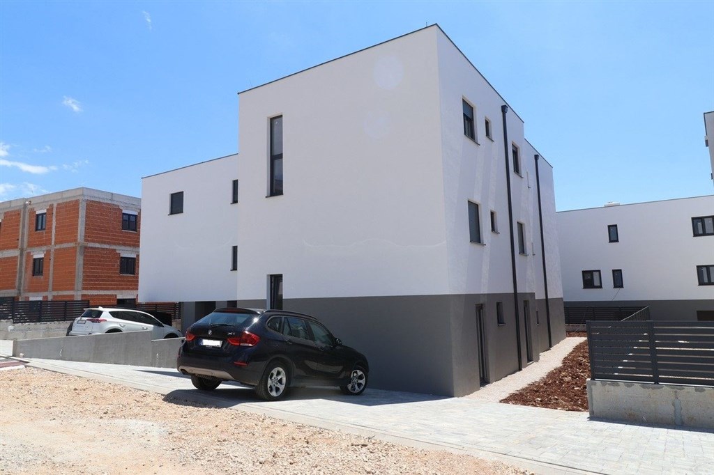 na-prodej-apartman-s-predzahradkou-blizko-more-zaboric-chorvatsko