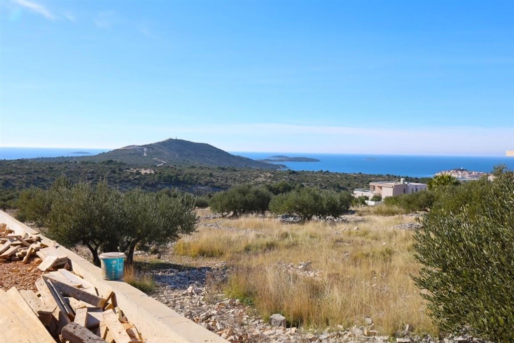 na-prodej-vila-s-otevrenym-vyhledem-na-more-primosten-chorvatsko