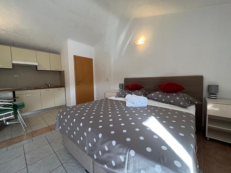 na-prodej-apartman-s-krasnym-vyhledem-na-more-baska-voda-chorvatsko