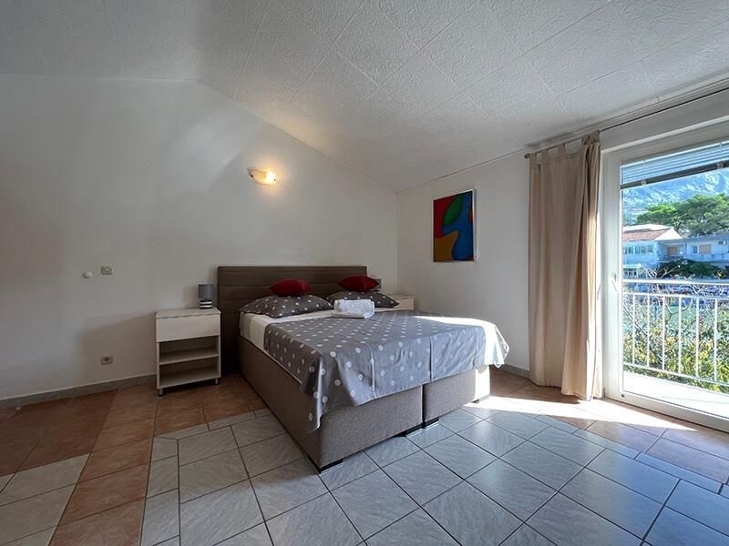 na-prodej-apartman-s-krasnym-vyhledem-na-more-baska-voda-chorvatsko