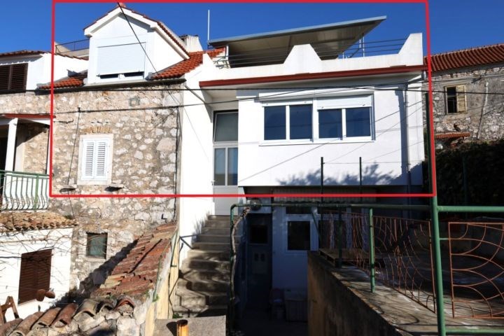 na-prodej-2-apartmany-s-vyhledem-na-more-sibenik-chorvatsko