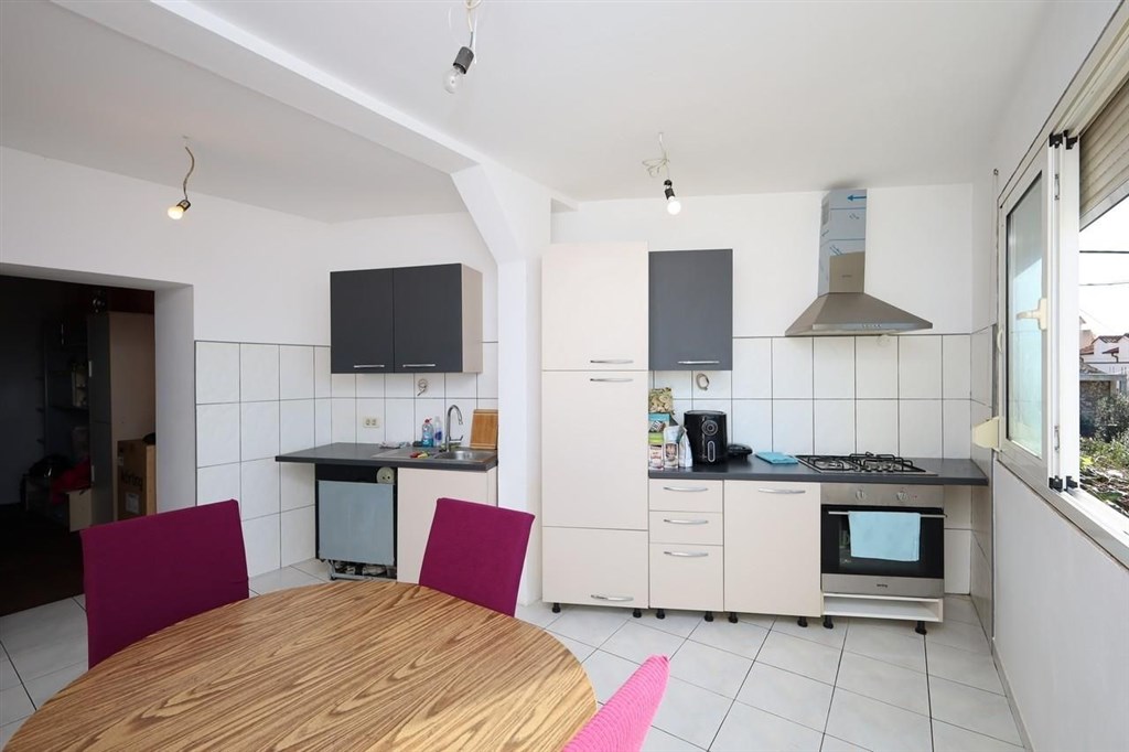 na-prodej-2-apartmany-s-vyhledem-na-more-sibenik-chorvatsko