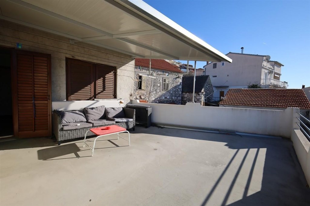 na-prodej-2-apartmany-s-vyhledem-na-more-sibenik-chorvatsko