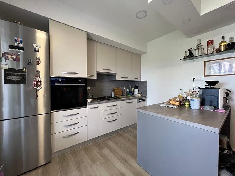 na-prodej-apartmanovy-dum-s-vyhledem-na-more-makarska-chorvatsko