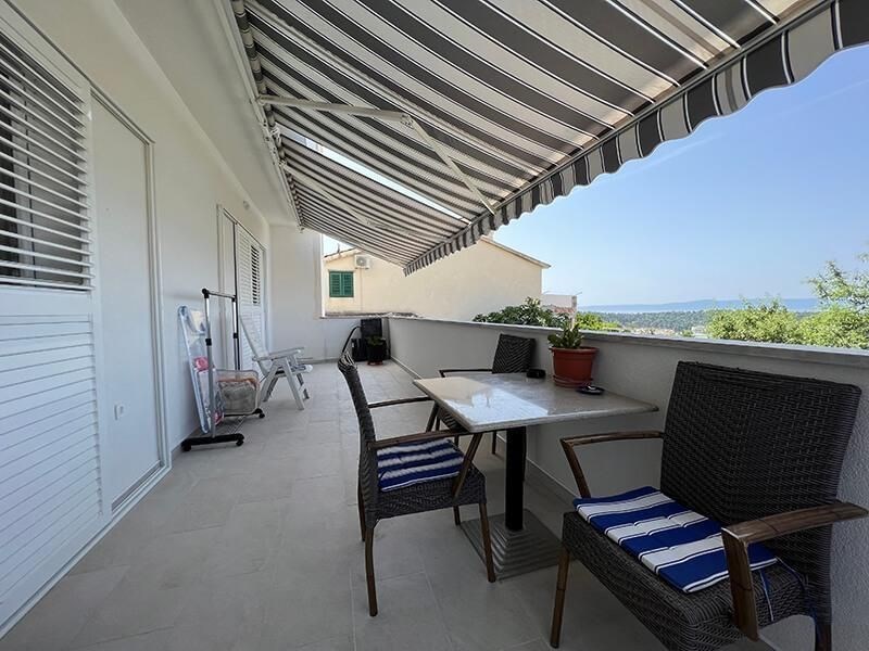 na-prodej-apartmanovy-dum-s-vyhledem-na-more-makarska-chorvatsko