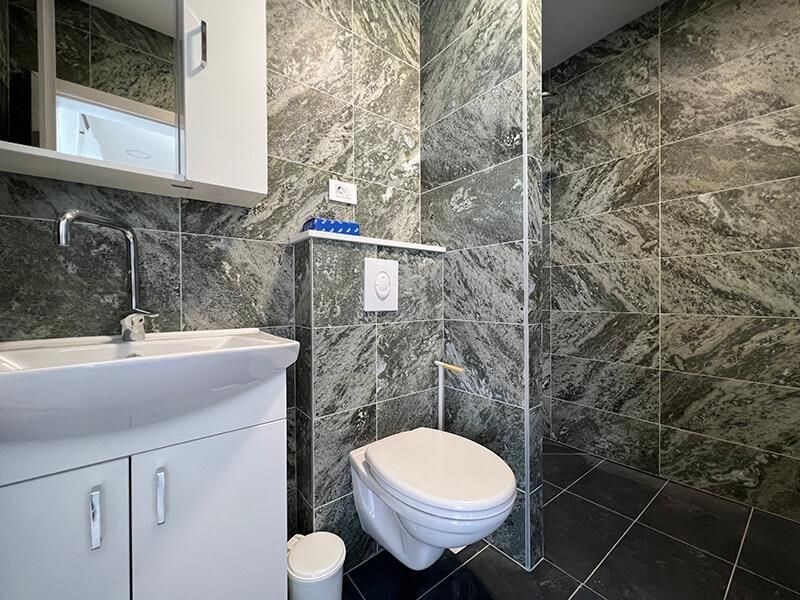 na-prodej-apartmanovy-dum-s-vyhledem-na-more-makarska-chorvatsko