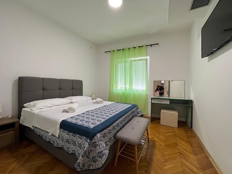 na-prodej-apartmanovy-dum-s-vyhledem-na-more-makarska-chorvatsko