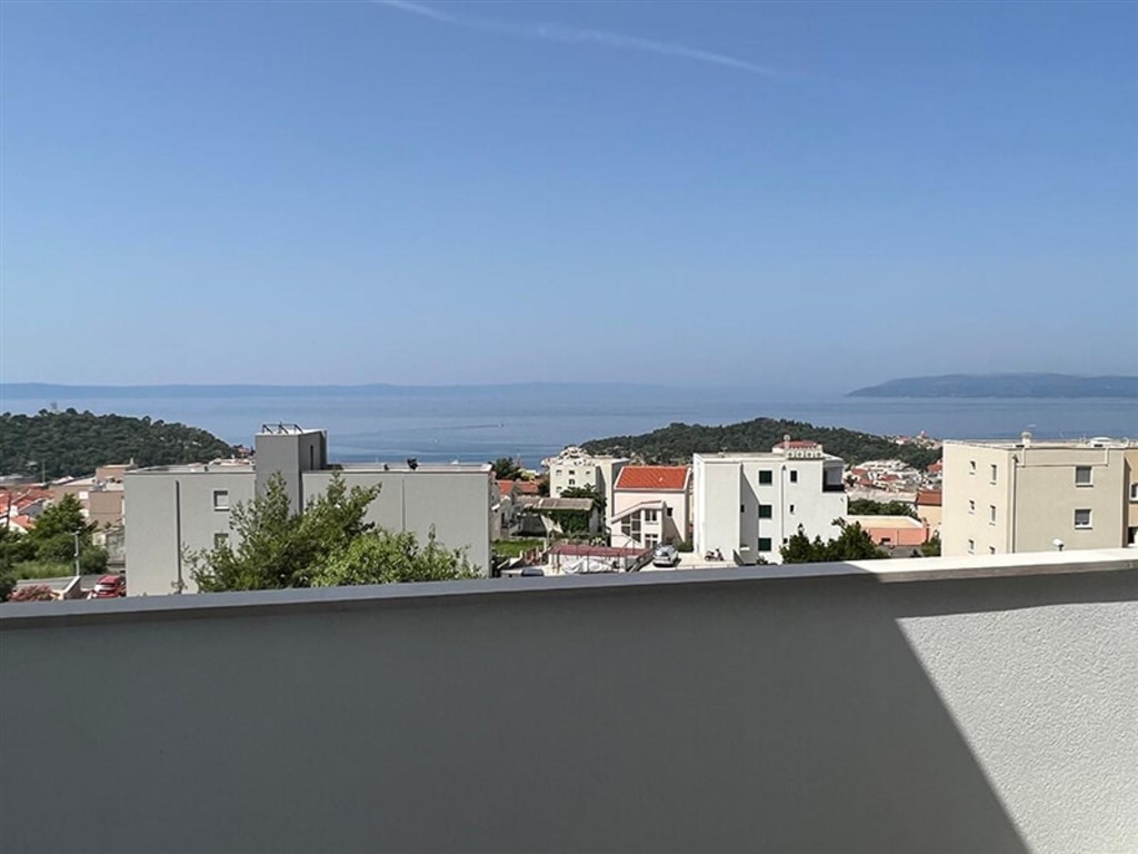 na-prodej-apartmanovy-dum-s-vyhledem-na-more-makarska-chorvatsko