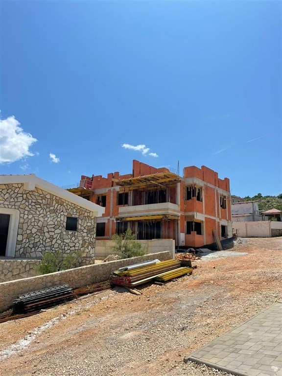 na-prodej-prostorny-apartman-kousek-od-more-vinjerac-chorvatsko