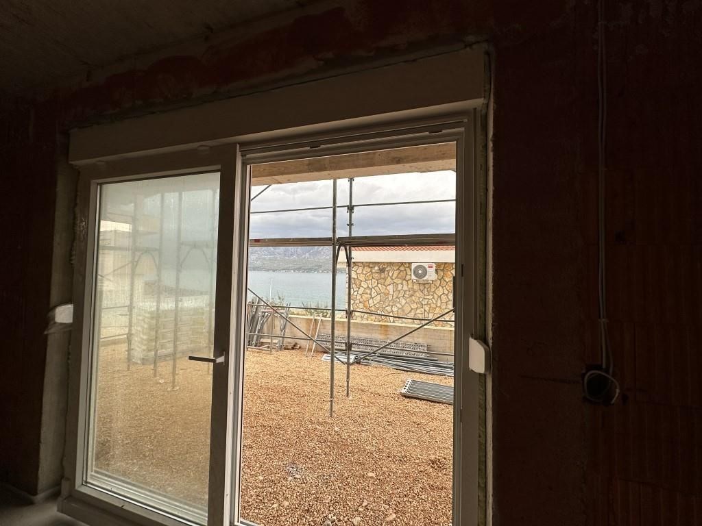 na-prodej-prostorny-apartman-kousek-od-more-vinjerac-chorvatsko