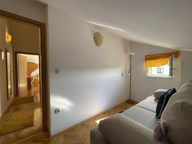 na-prodej-vybaveny-apartman-s-vyhledem-na-more-promajna-chorvatsko