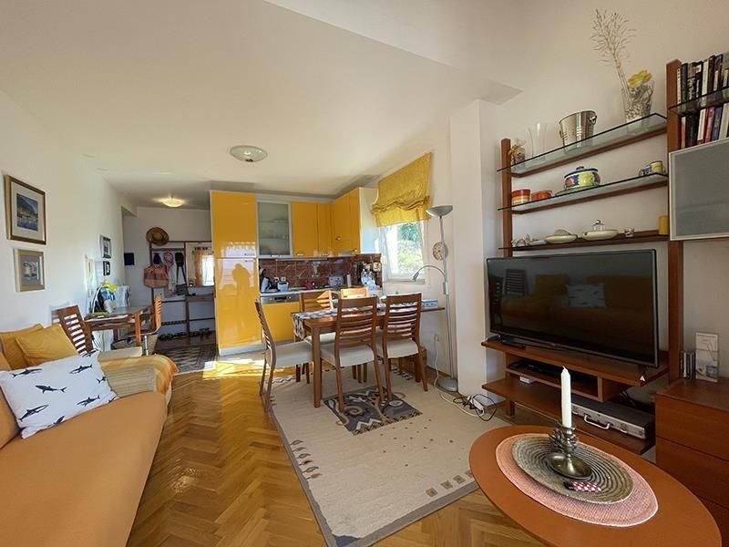 na-prodej-vybaveny-apartman-s-vyhledem-na-more-promajna-chorvatsko