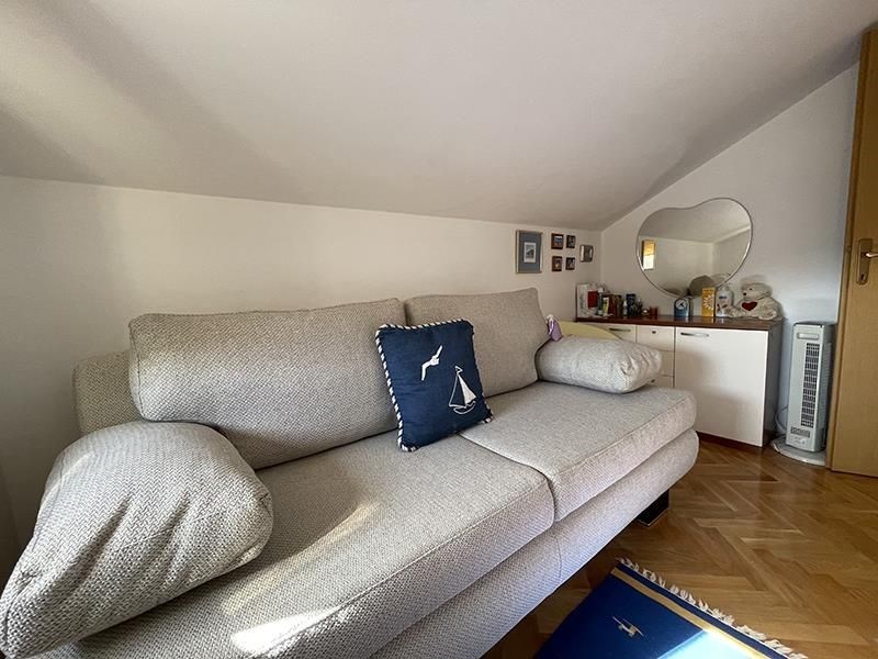 na-prodej-vybaveny-apartman-s-vyhledem-na-more-promajna-chorvatsko