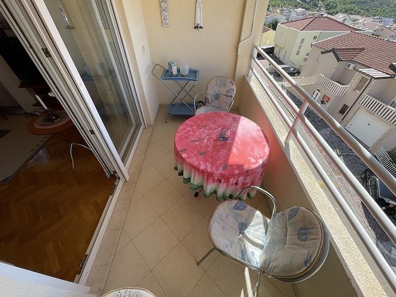 na-prodej-vybaveny-apartman-s-vyhledem-na-more-promajna-chorvatsko