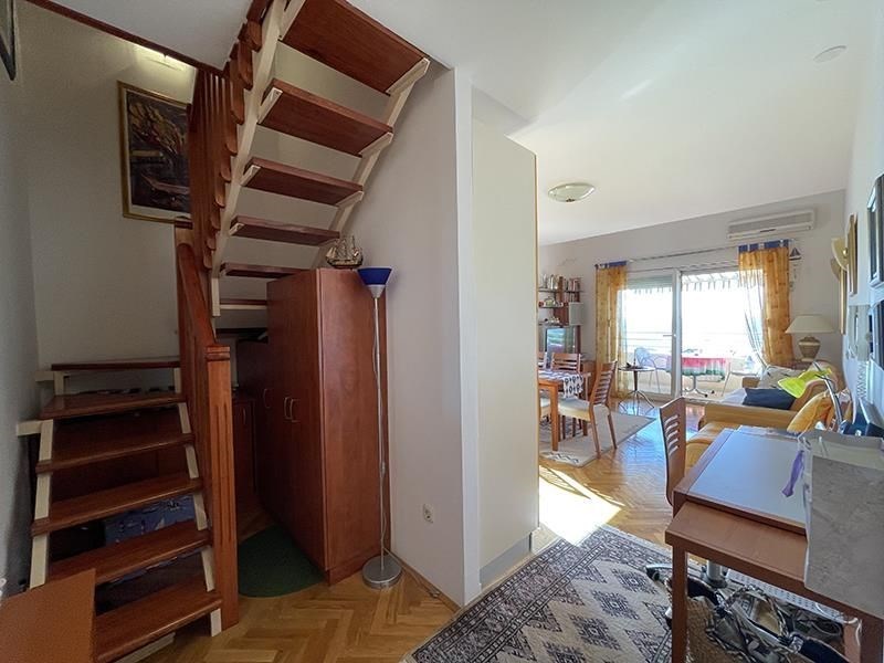 na-prodej-vybaveny-apartman-s-vyhledem-na-more-promajna-chorvatsko