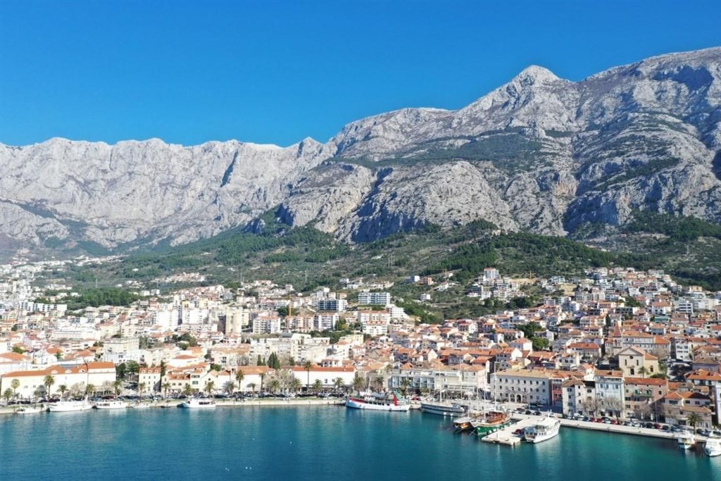 na-prodej-luxusni-apartman-s-vyhledem-na-more-makarska-chorvatsko