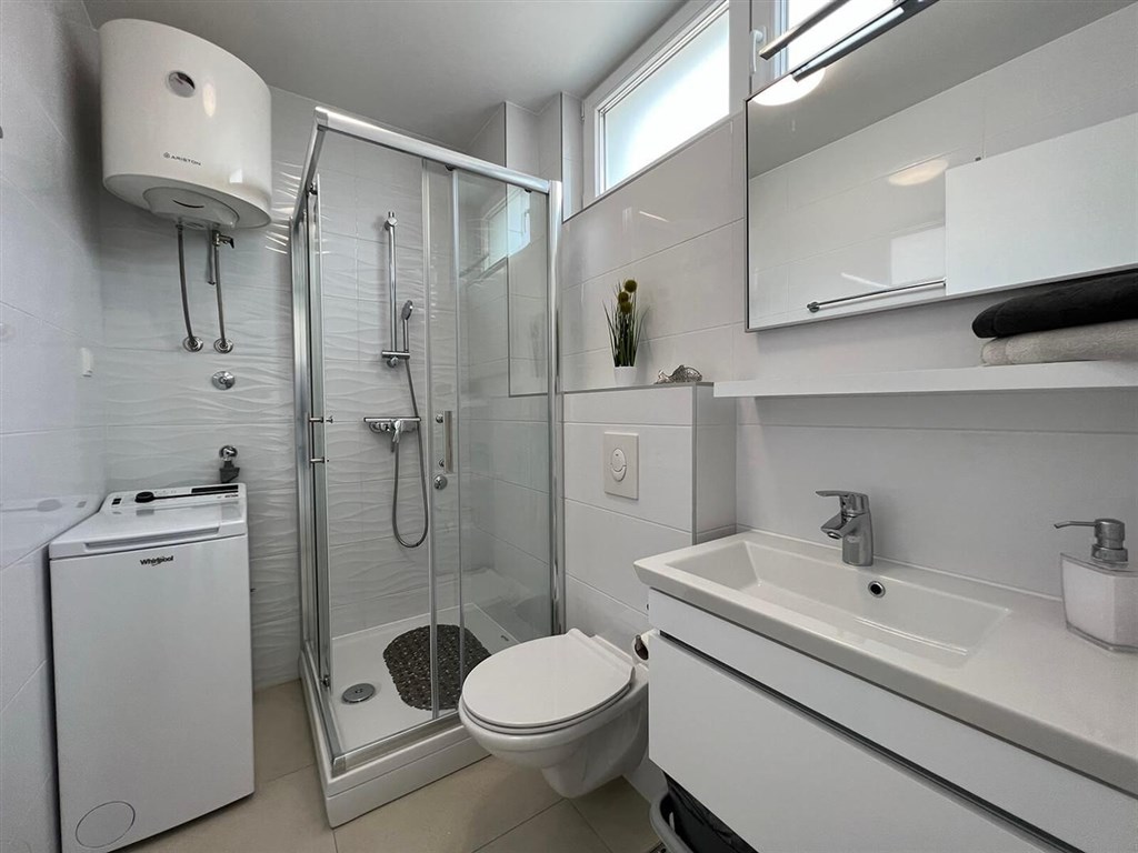 na-prodej-luxusni-mezonet-s-vyhledem-na-more-makarska-chorvatsko