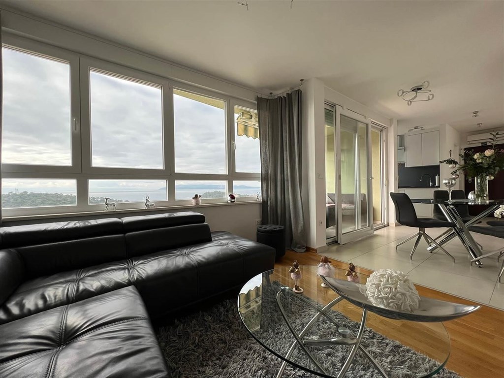 na-prodej-luxusni-mezonet-s-vyhledem-na-more-makarska-chorvatsko