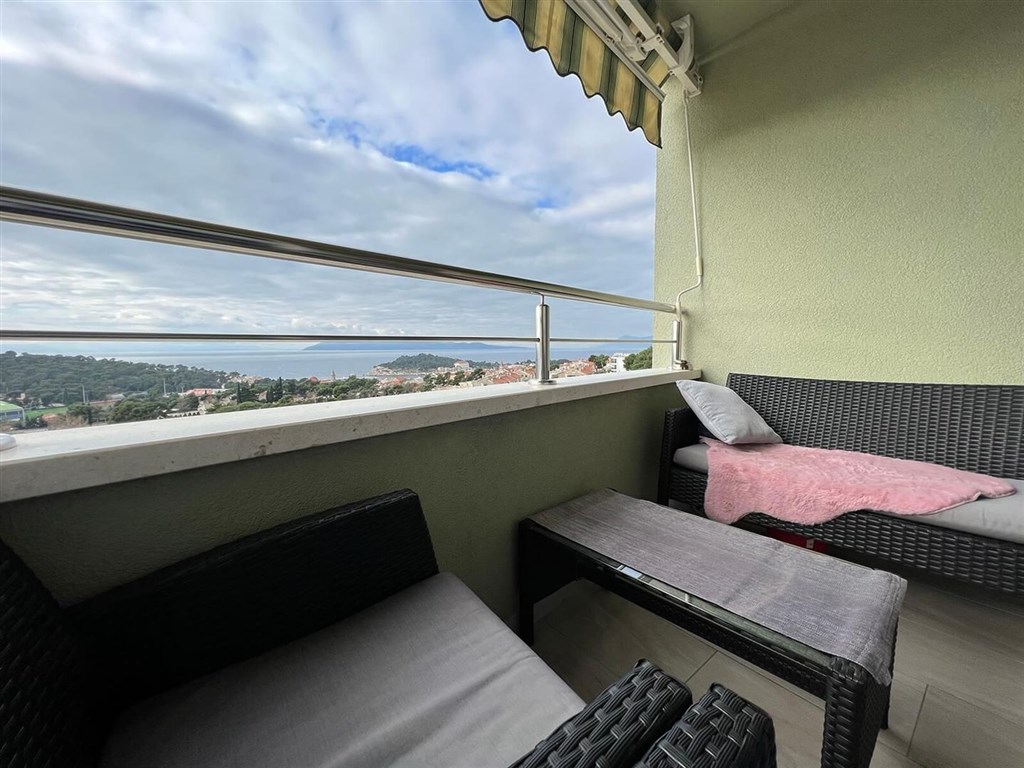 na-prodej-luxusni-mezonet-s-vyhledem-na-more-makarska-chorvatsko