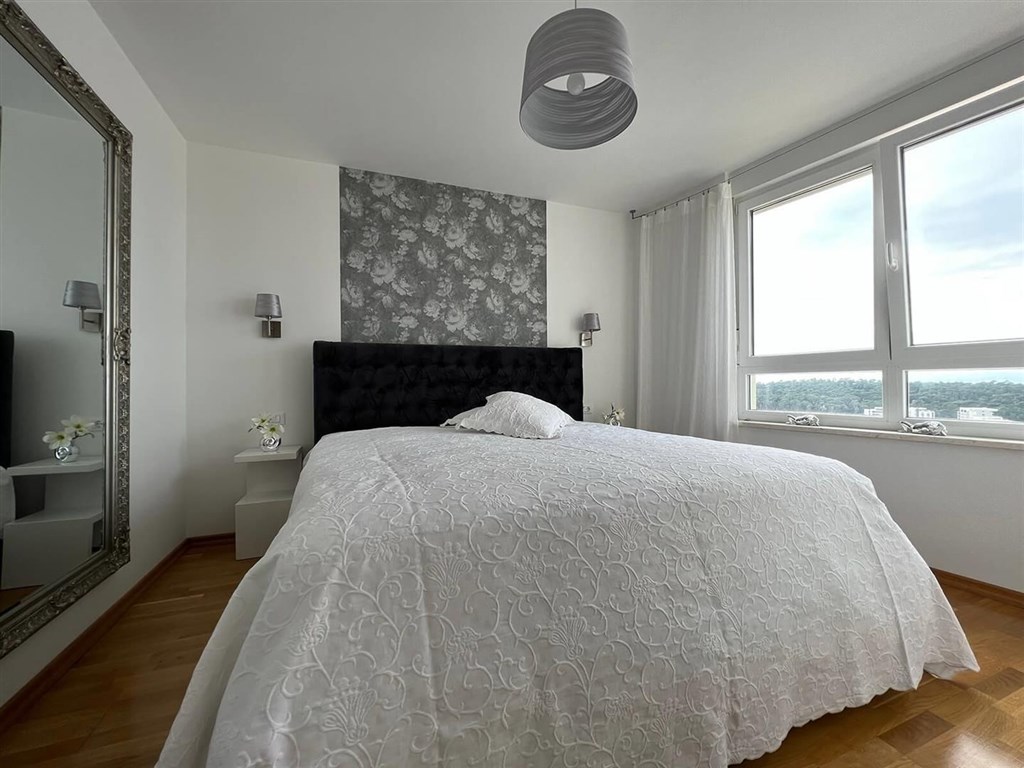 na-prodej-luxusni-mezonet-s-vyhledem-na-more-makarska-chorvatsko