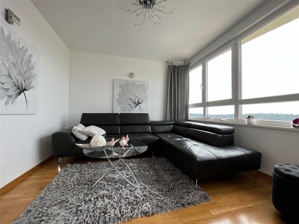 na-prodej-luxusni-mezonet-s-vyhledem-na-more-makarska-chorvatsko