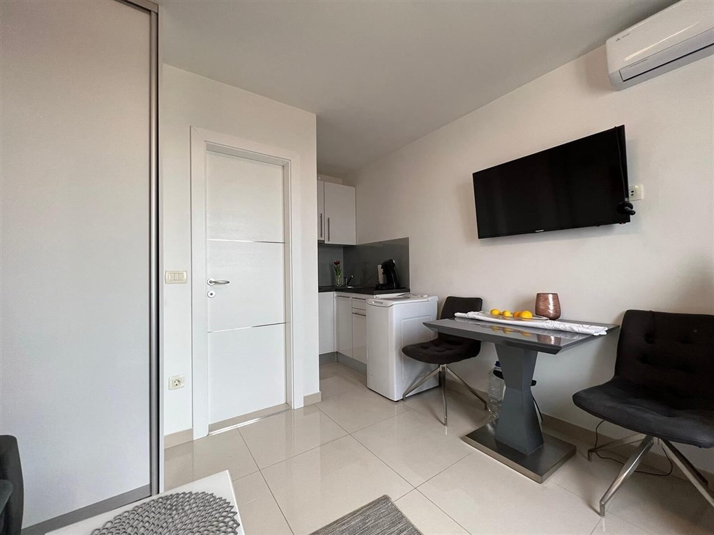 na-prodej-luxusni-mezonet-s-vyhledem-na-more-makarska-chorvatsko