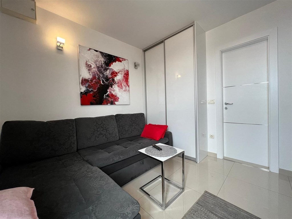 na-prodej-luxusni-mezonet-s-vyhledem-na-more-makarska-chorvatsko