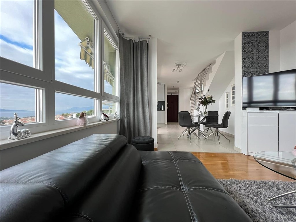 na-prodej-luxusni-mezonet-s-vyhledem-na-more-makarska-chorvatsko