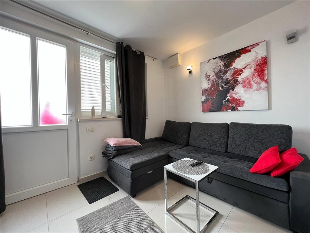 na-prodej-luxusni-mezonet-s-vyhledem-na-more-makarska-chorvatsko