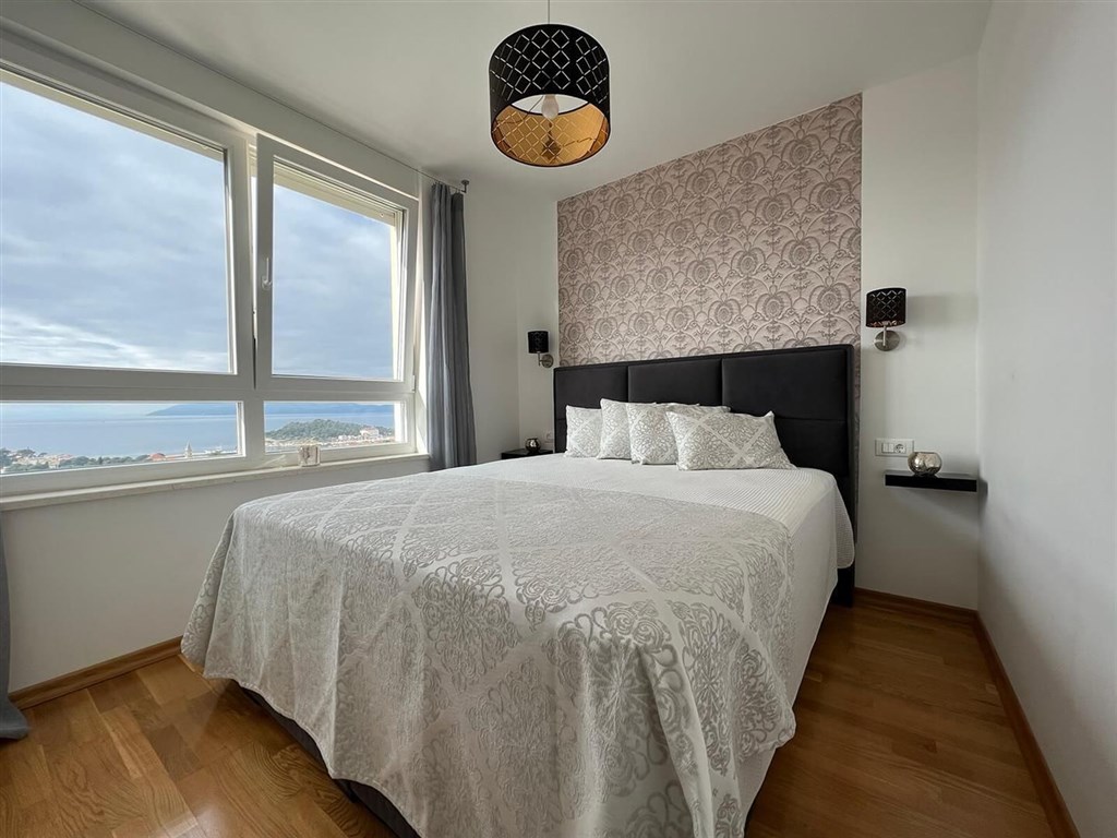 na-prodej-luxusni-mezonet-s-vyhledem-na-more-makarska-chorvatsko