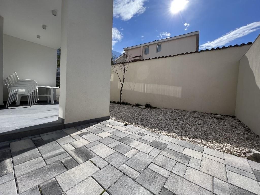 na-prodej-moderne-zarizeny-apartman-makarska-chorvatsko