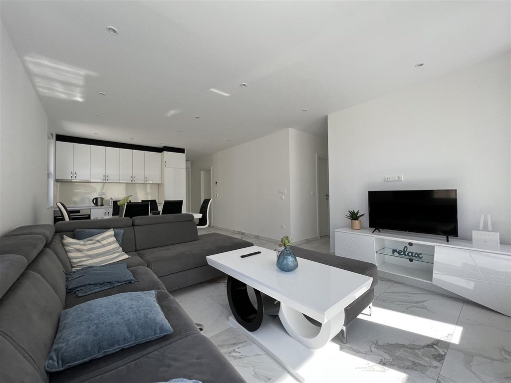 na-prodej-moderne-zarizeny-apartman-makarska-chorvatsko