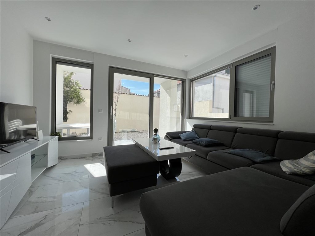 na-prodej-moderne-zarizeny-apartman-makarska-chorvatsko