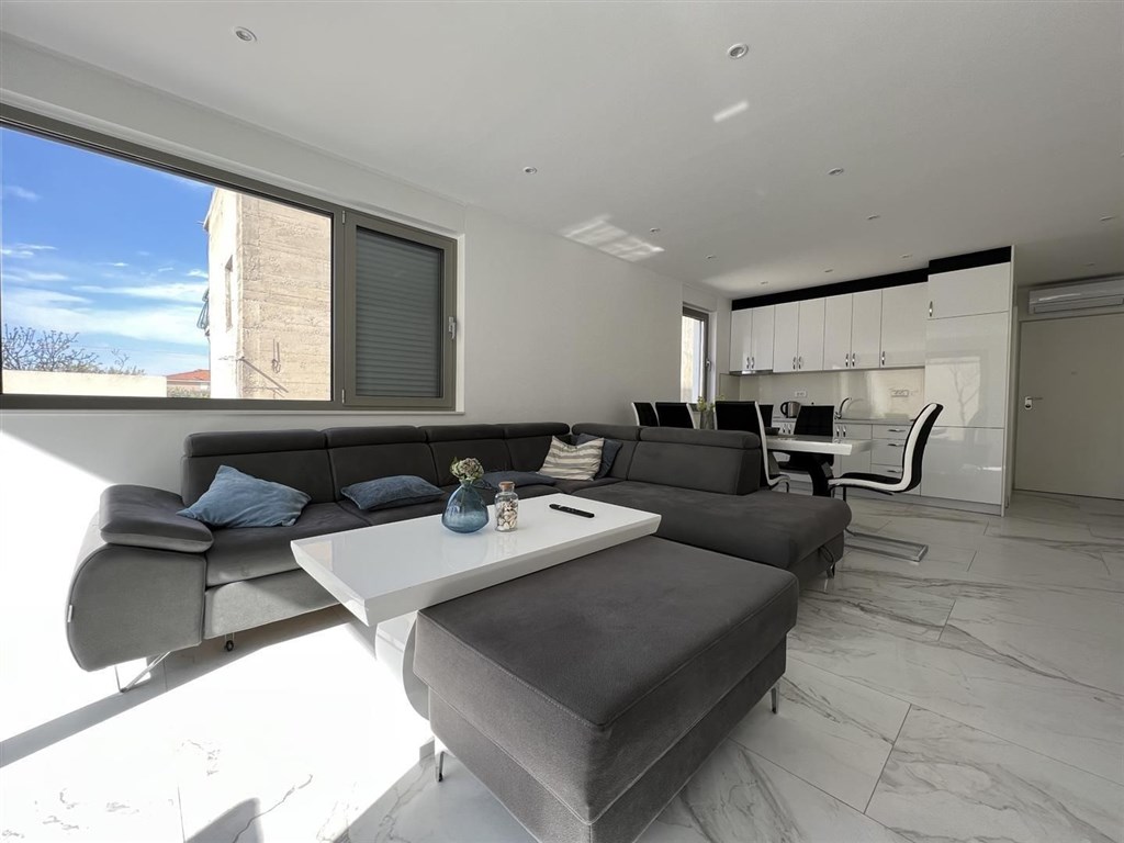 na-prodej-moderne-zarizeny-apartman-makarska-chorvatsko