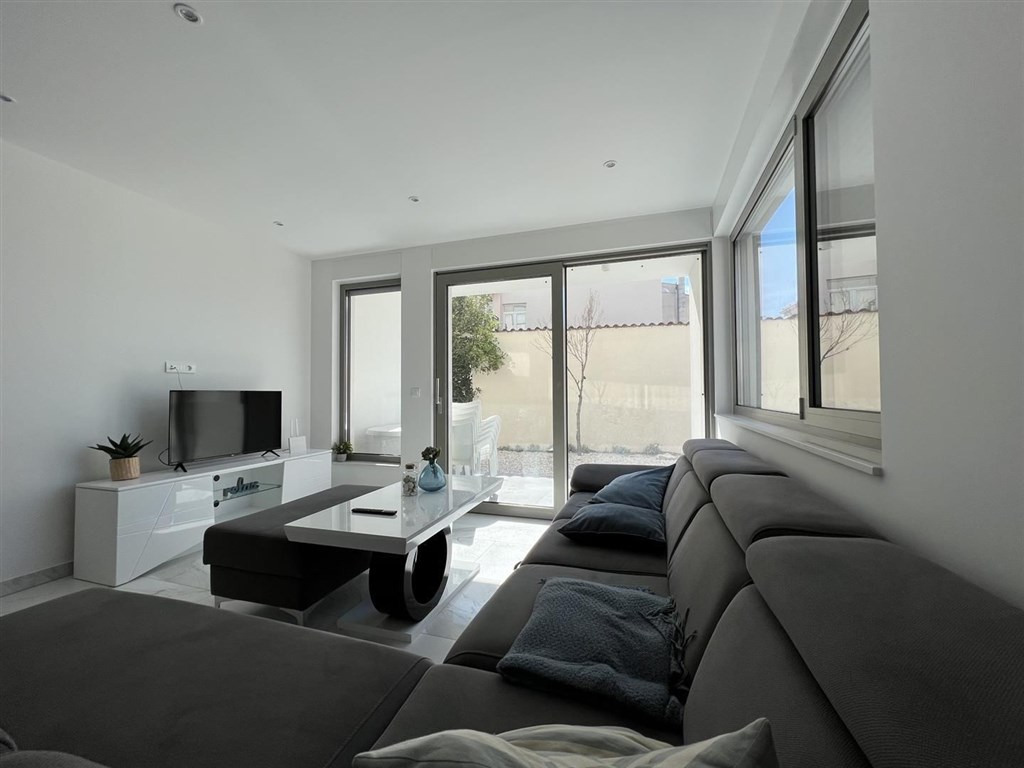 na-prodej-moderne-zarizeny-apartman-makarska-chorvatsko