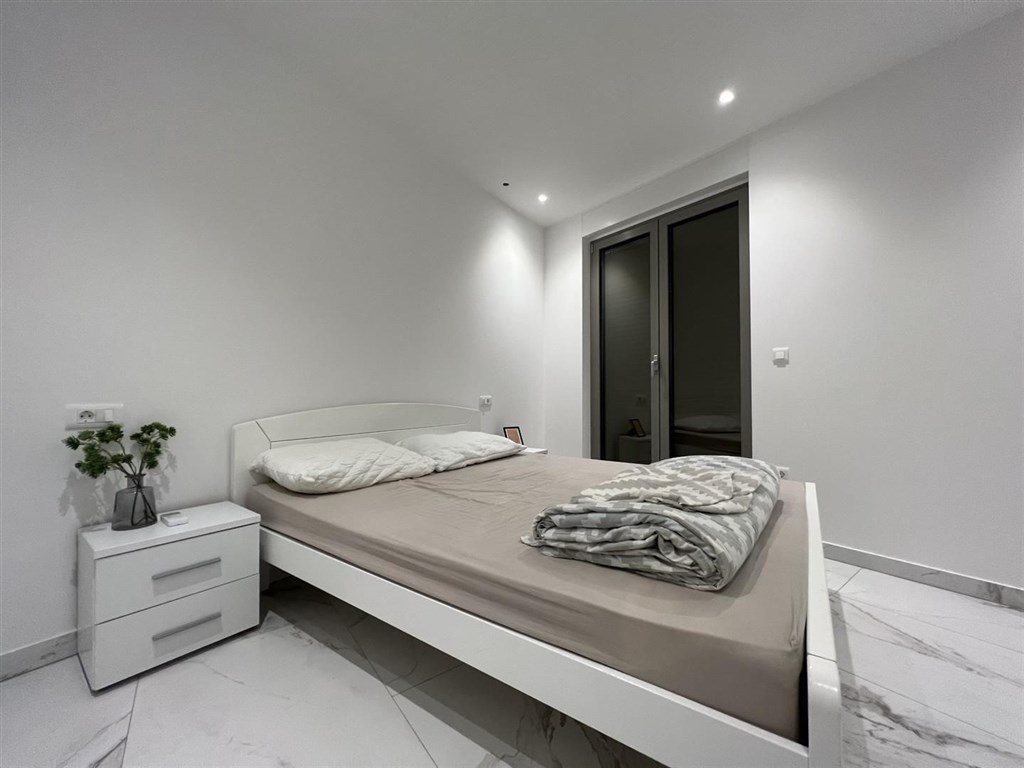 na-prodej-moderne-zarizeny-apartman-makarska-chorvatsko
