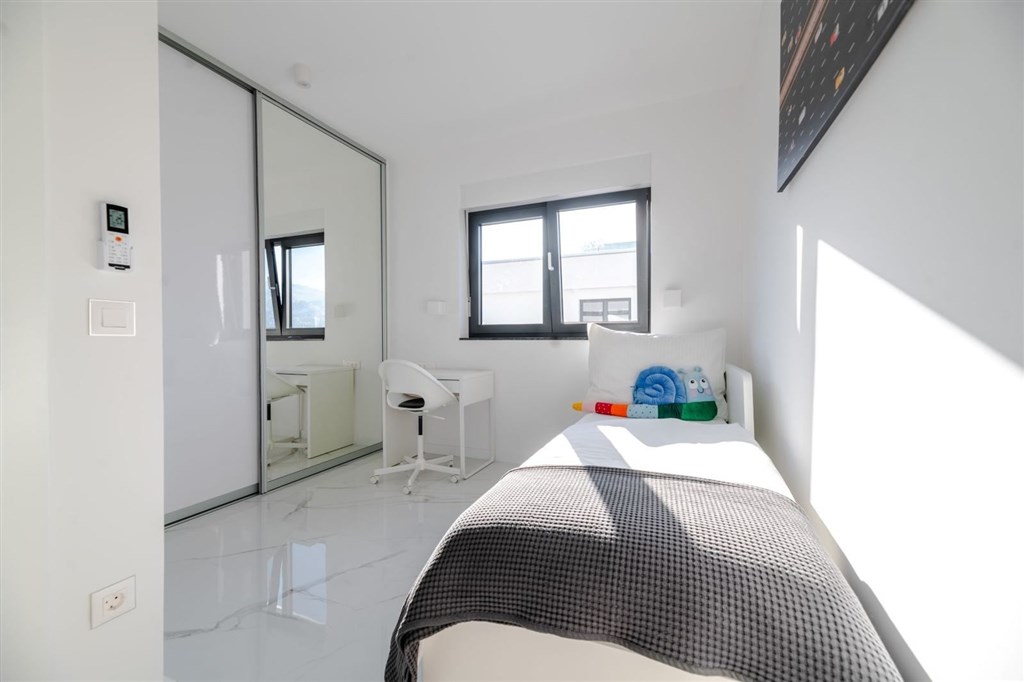 na-prodej-luxusni-penthouse-v-1-rade-od-more-vinjerac-chorvatsko