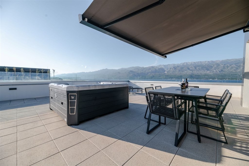 na-prodej-luxusni-penthouse-v-1-rade-od-more-vinjerac-chorvatsko
