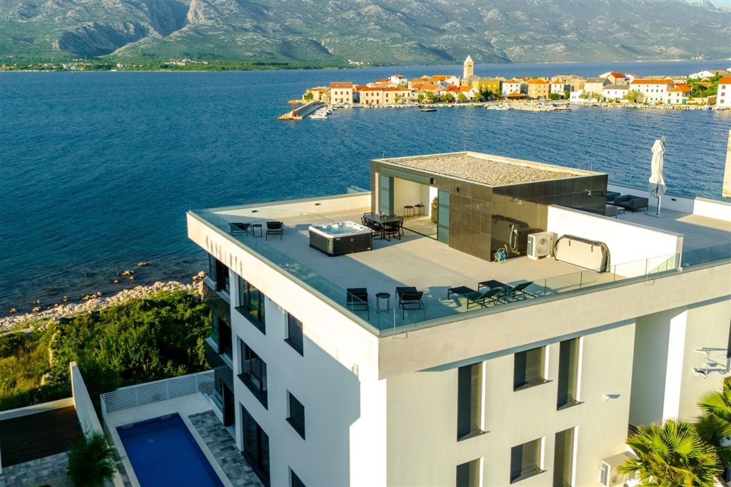 na-prodej-luxusni-penthouse-v-1-rade-od-more-vinjerac-chorvatsko