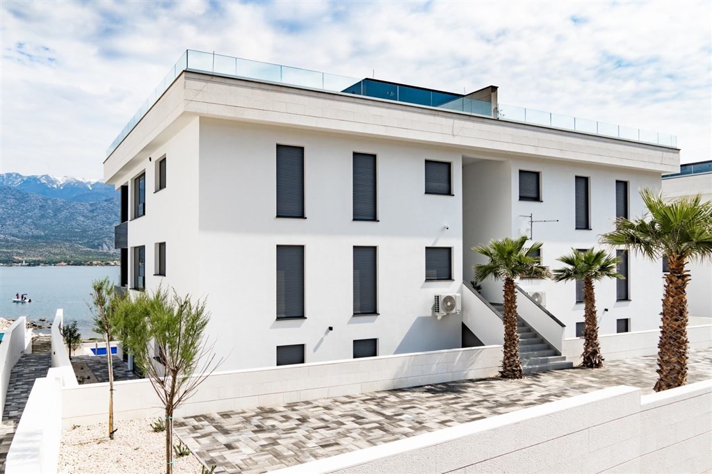 na-prodej-luxusni-penthouse-v-1-rade-od-more-vinjerac-chorvatsko