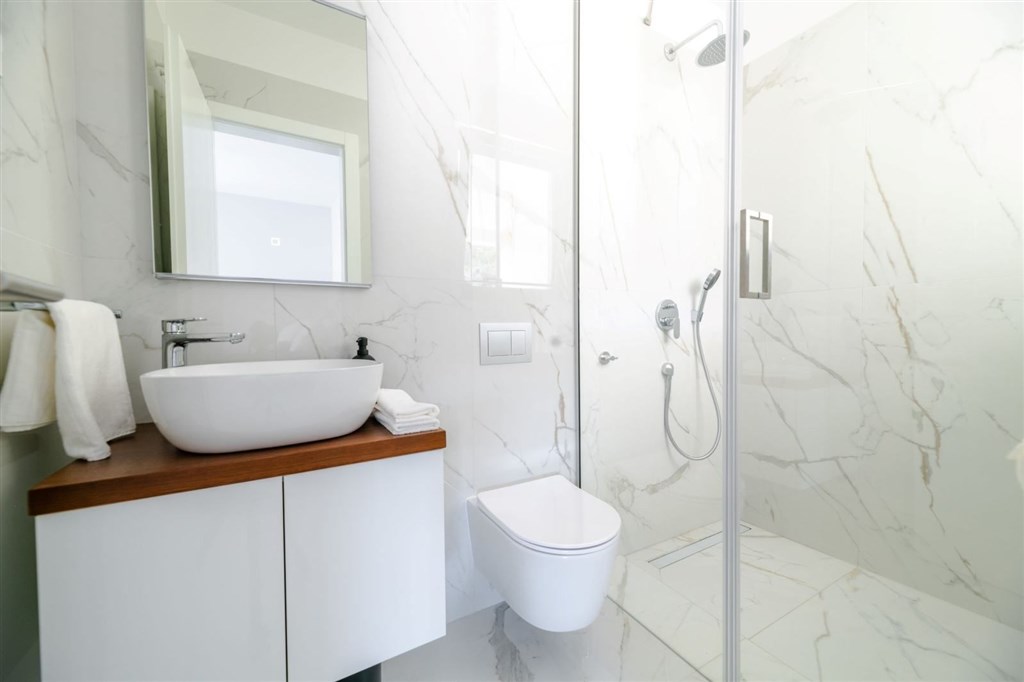 na-prodej-luxusni-penthouse-v-1-rade-od-more-vinjerac-chorvatsko