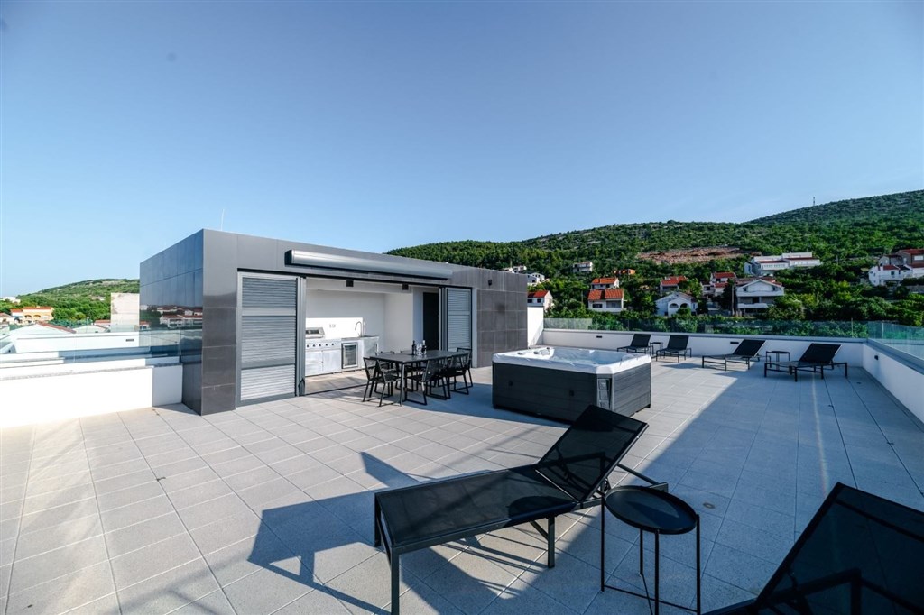 na-prodej-luxusni-penthouse-v-1-rade-od-more-vinjerac-chorvatsko