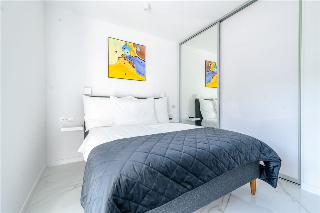 na-prodej-luxusni-penthouse-v-1-rade-od-more-vinjerac-chorvatsko