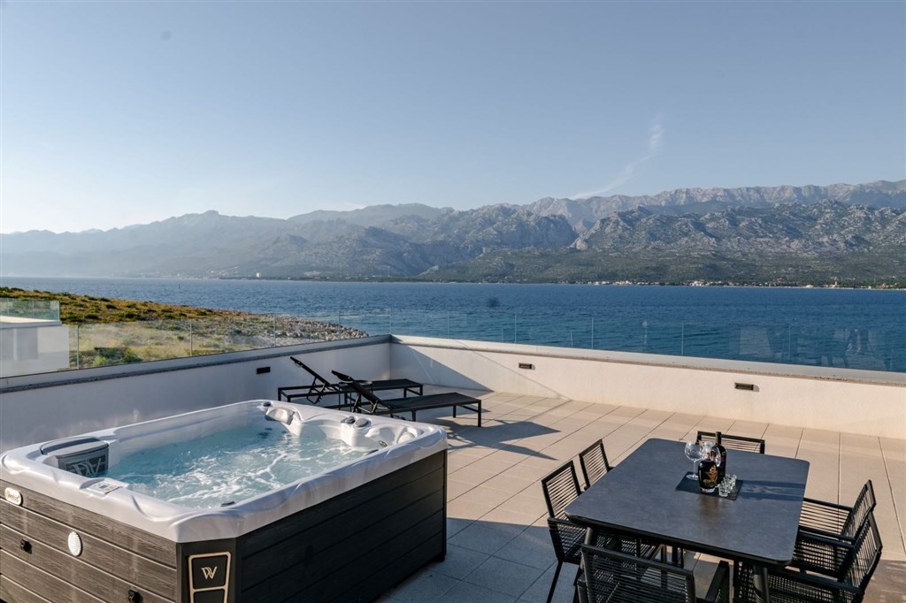 na-prodej-luxusni-penthouse-v-1-rade-od-more-vinjerac-chorvatsko