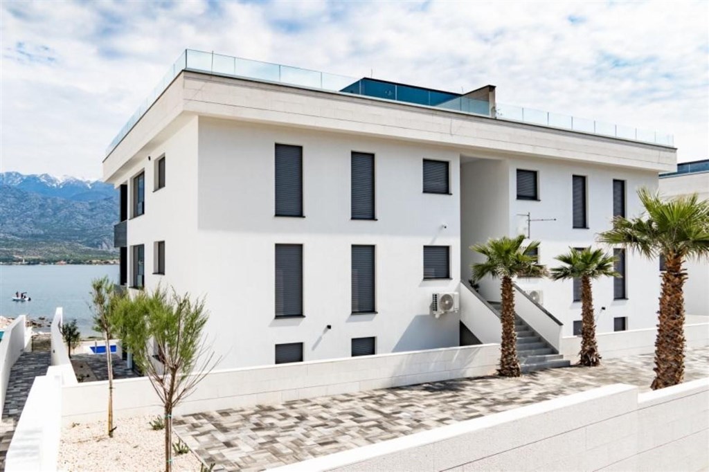 na-prodej-luxusni-penthouse-v-1-rade-od-more-vinjerac-chorvatsko