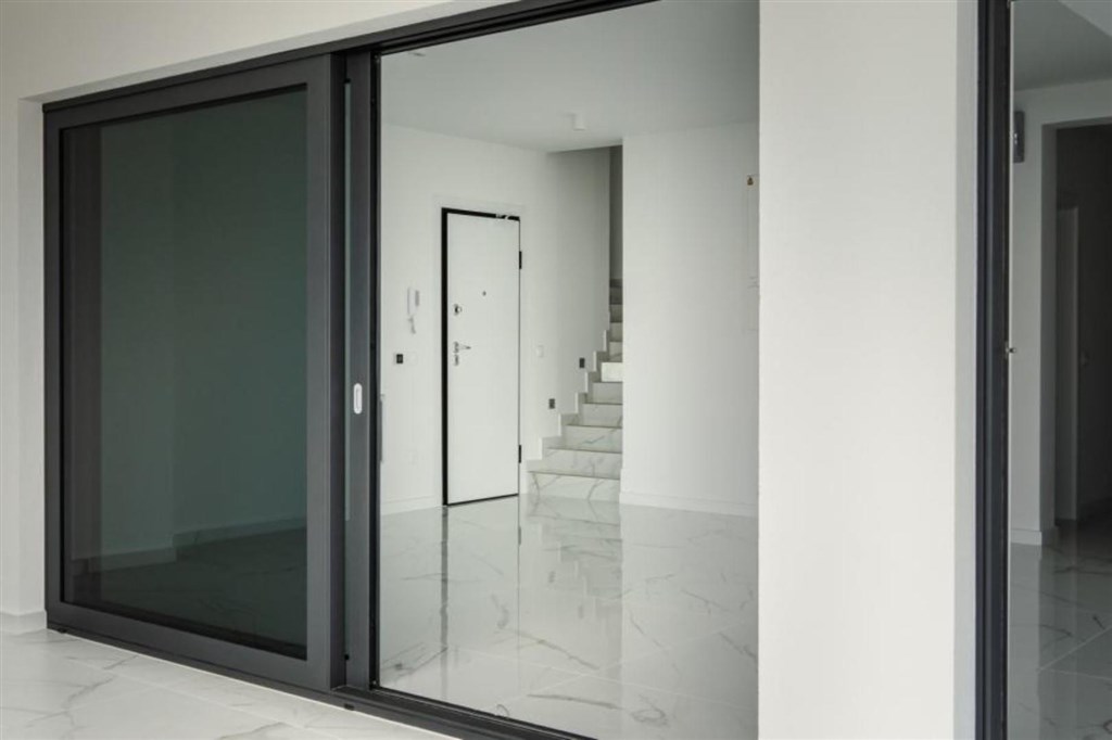 na-prodej-luxusni-penthouse-v-1-rade-od-more-vinjerac-chorvatsko