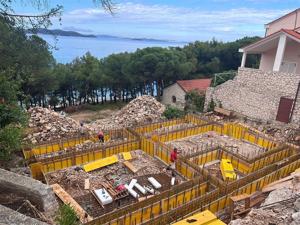 na-prodej-dvoupodlazni-apartman-v-1-rade-od-more-drage-chorvatsko